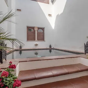 Apartasuites Alberca Deluxe Apartment